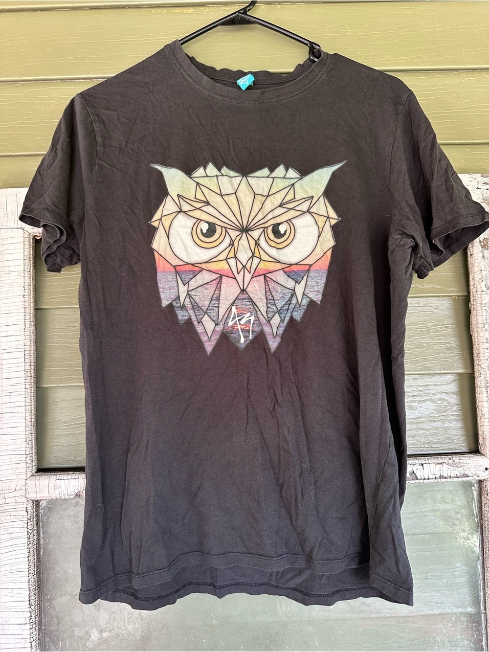 Men's Black Short-Sleeve Tee with Geometric Owl Graphic